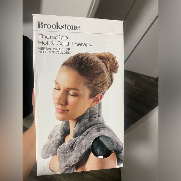 New without tags, Brookestone Neck Wrap-Glacier Gray TheraSpa Hot & Gold Therapy - Picture 1 of 5